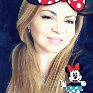 Meet your Posher, Elia